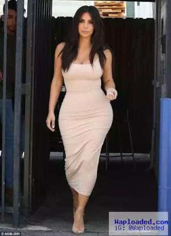 Photos: Kim Kardashian shows off her body in figure sexy outfit